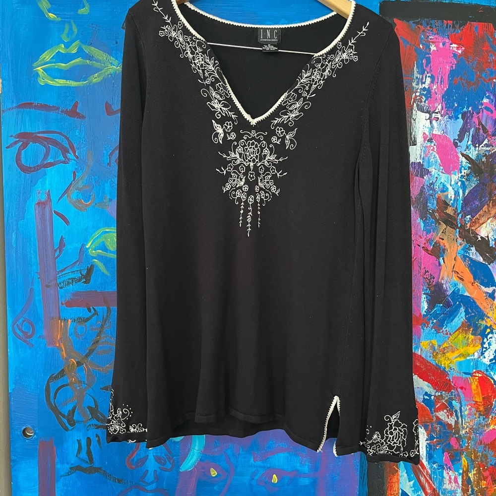 V neck long sleeve embroidered top
